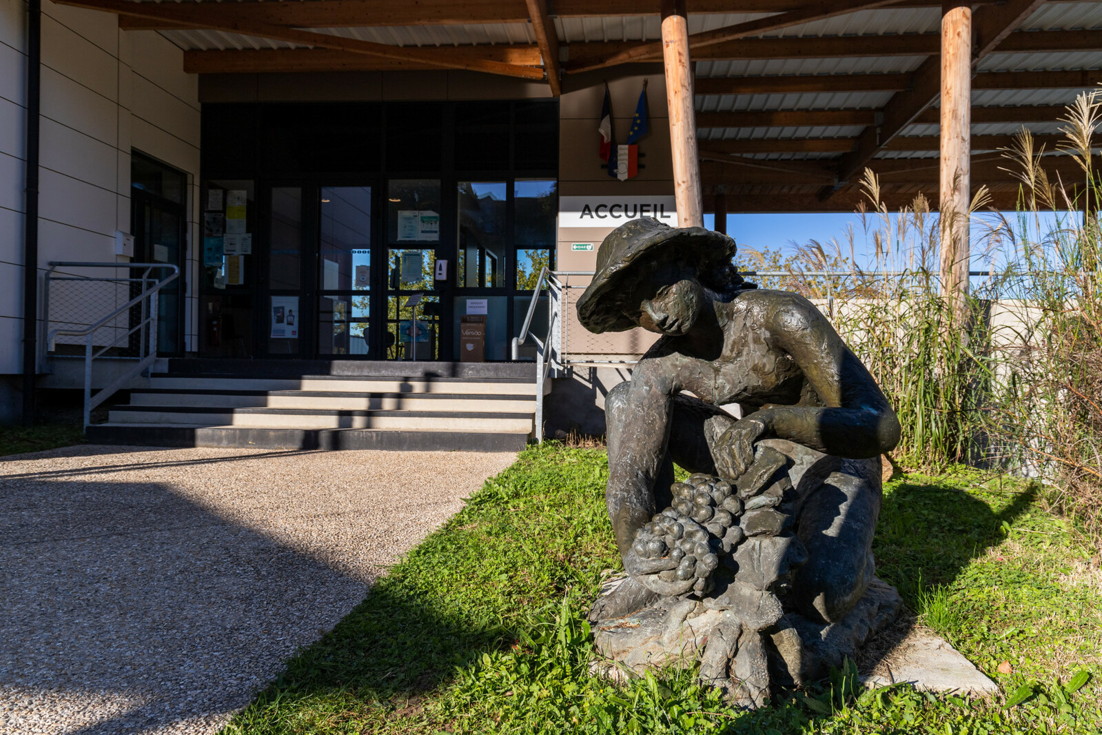 statue Collège Francine Leca